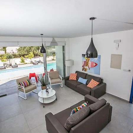 Ochosto Chrysos - Stunning 5 Bedroom - Close To Fig Tree Bay *